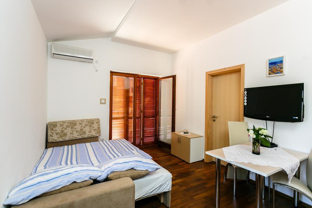 Apartments Josip Pinezići Rum bild